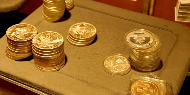 Gold rebounds from 6-week maximums ahead of Powell hearing
