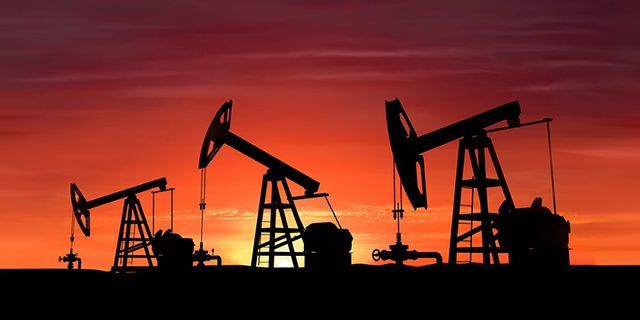 Oil declines on soaring American fuel stocks