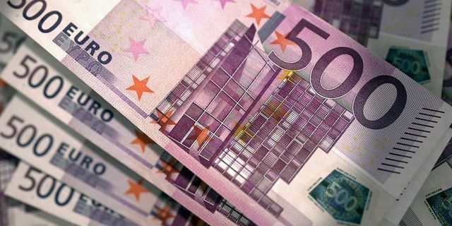 Common currency ascends ahead of euro zone data