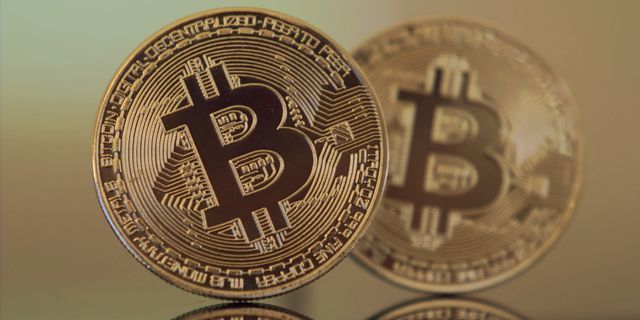 Bitcoin and Etherum keep falling due to new restrictions 