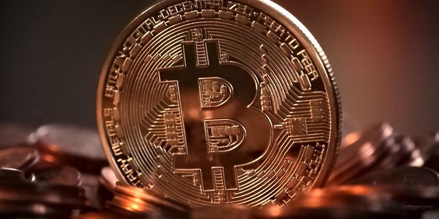Bitcoin moderately ascends, as blockchain bulls put pressure