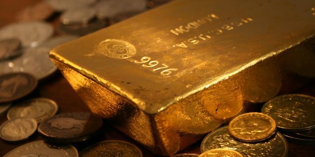 Gold ascends as greenback tumbles to 8-month minimums