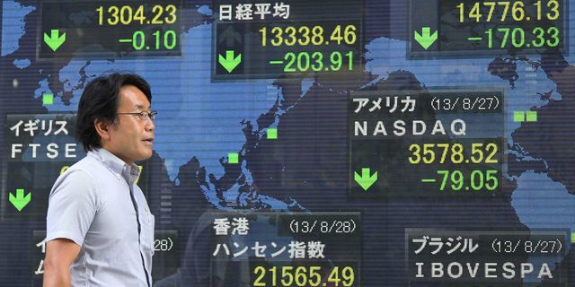 Asian stocks decrease after US stocks dip overnight 