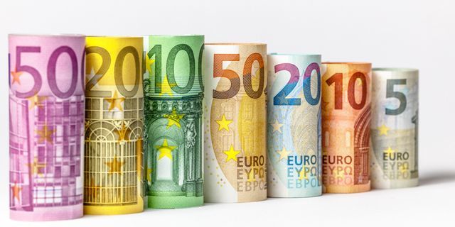 The euro in a double-top pattern